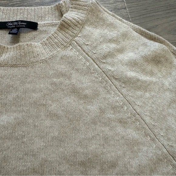 Saks Fifth Avenue 100% Cashmere Sweater Cold Shoulder Cream Beige Pullover Sz L - Picture 7 of 13